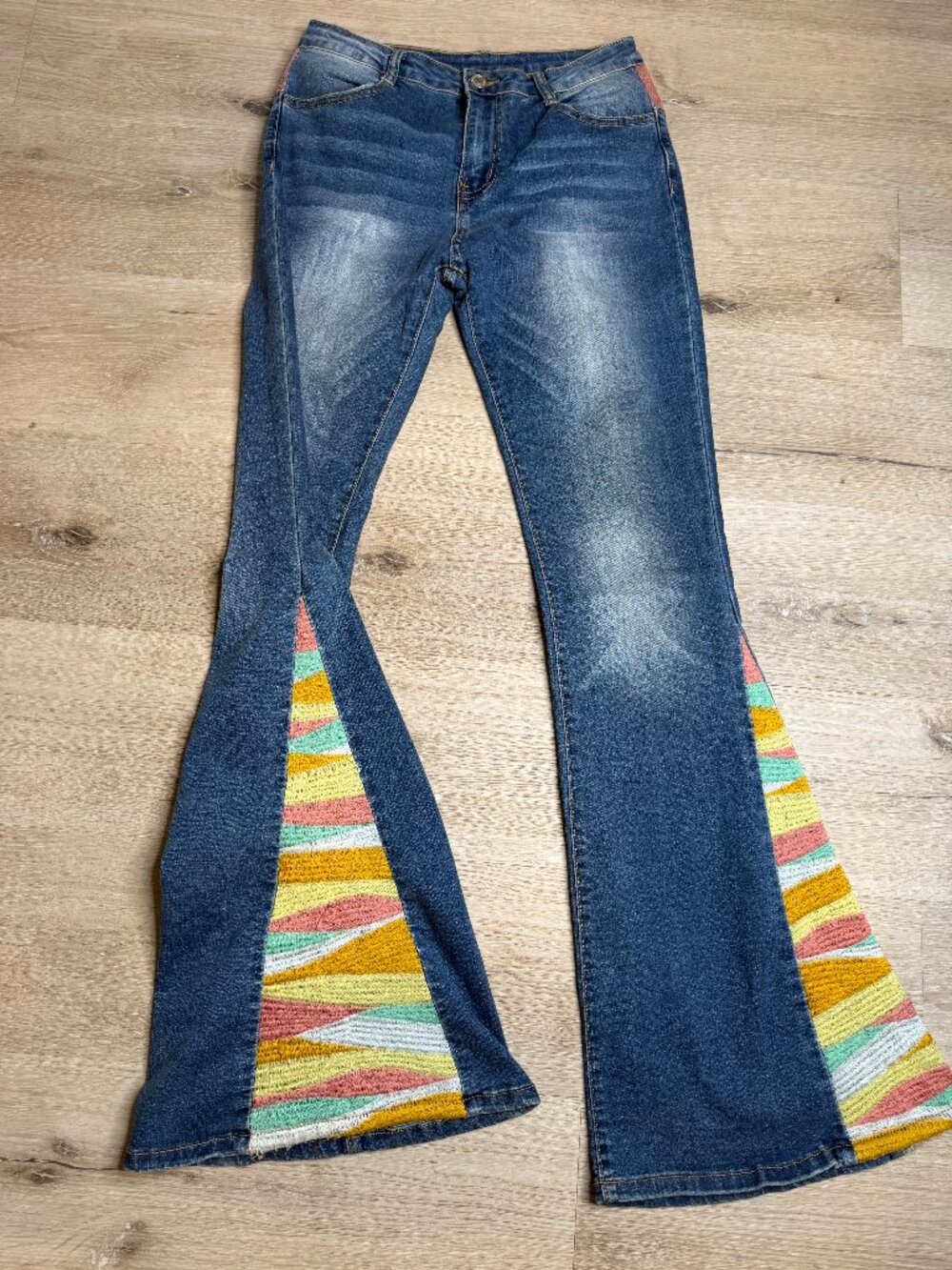 Sunrise Embroidered Boho Bell Bottom Flare Jeans M